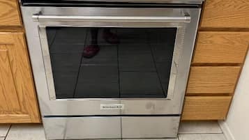 KĂŒhlschrank, Mikrowelle, Ofen, Herdplatte