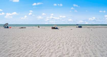 Loggerhead Cay 302 w Bikes Pool on Beach