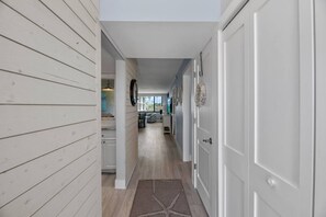 Apartment | 2 bedrooms - Loggerhead Cay 332 Bikes Steps to the Beach (Sanibel)