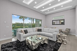 Televisión, videojuegos, oficina