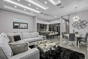 Televisión, videojuegos, oficina