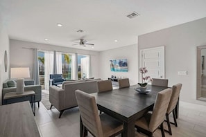Dining - 3BR townhouse near Disney w/ pool access (Kissimmee)