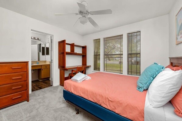 4 bedrooms, iron/ironing board, WiFi, bed sheets
