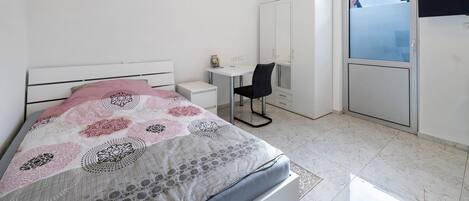 1 habitación, wifi y ropa de cama