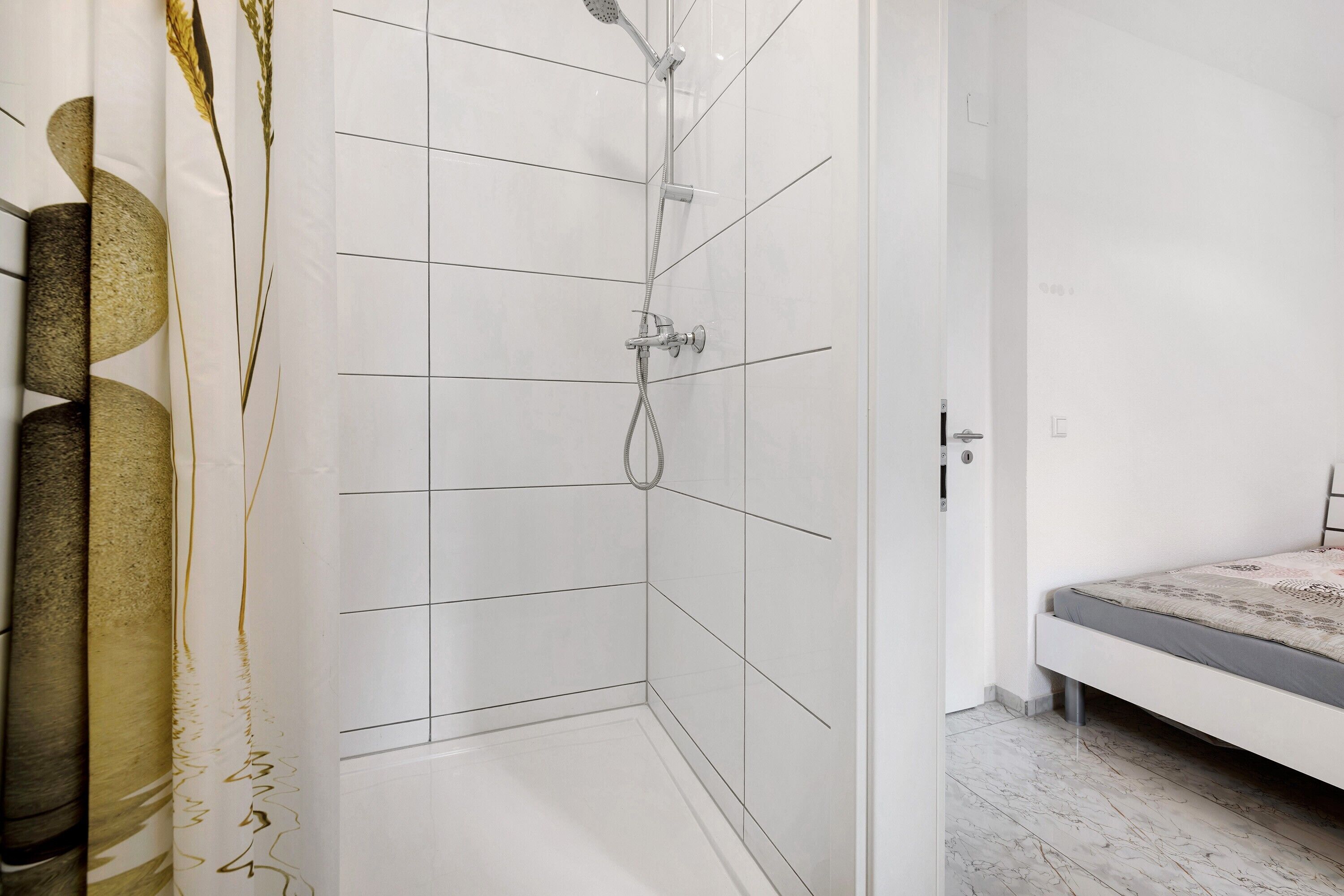 Shower, towels