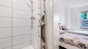 Shower, towels