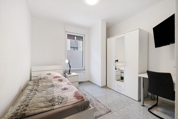 1 bedroom, WiFi, bed sheets