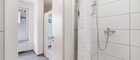 Douche, serviettes fournies