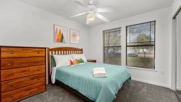 4 bedrooms, iron/ironing board, WiFi, bed sheets