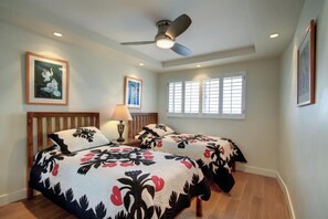 3 bedrooms, iron/ironing board, WiFi, bed sheets - Spacious 3BD/2BA Beachfront Condo - Perfect Family Retreat– Menehune Shores #510 (Kihei, Maui)