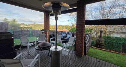 Cosy spacious hill holiday home