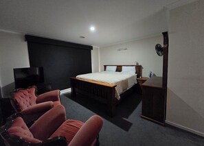 5 Schlafzimmer, Bügeleisen/Bügelbrett, WLAN, Bettwäsche