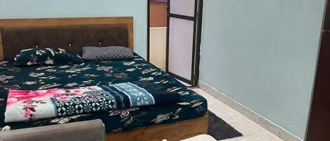 Basic Room, Balcony