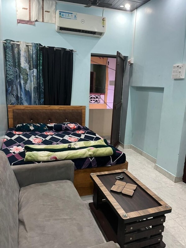 Basic Room, Balcony