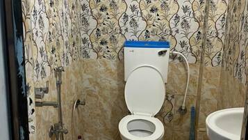 Basic Room, Balcony | Bathroom | Shower, free toiletries, towels, soap