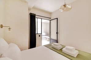2 bedrooms, iron/ironing board, travel cot, WiFi