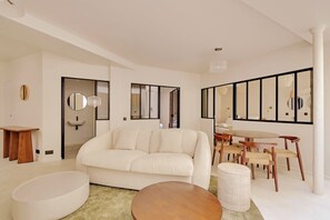 Televisión, oficina