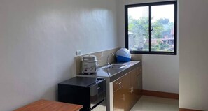 Apartment, 3 Bedrooms, Smoking, Terrace | Private kitchen