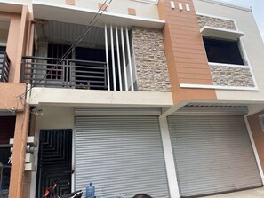 Fachada de la propiedad