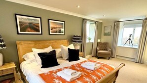 3 bedrooms, iron/ironing board, WiFi, bed sheets - Blakeney. Harbour View (Blakeney)