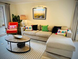 TV, fireplace, DVD player, stereo - Blakeney. Harbour View (Blakeney)