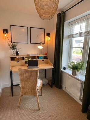Interior - Beautiful contemporary property in Holt. (Holt)