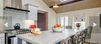 West Cottage. Central, spacious, 2 mins to beach.