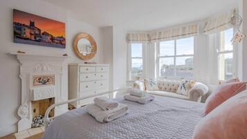 4 bedrooms, iron/ironing board, WiFi, bed sheets