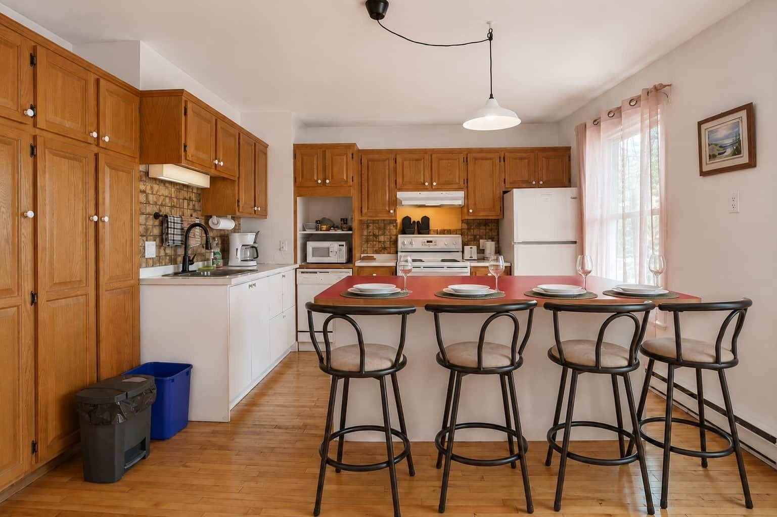 Fridge, stovetop
