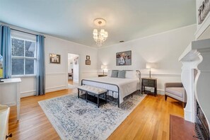 5 bedrooms, iron/ironing board, free WiFi, bed sheets