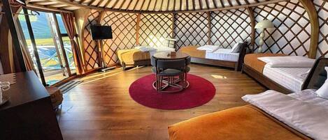 Habitación cuádruple, vista a la montaña