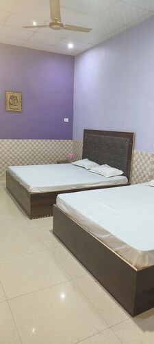 Tranquil 2-bedroom house in charming Mathura with AC