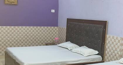 Tranquil 2-bedroom house in charming Mathura with AC