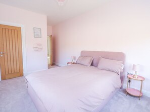5 bedrooms, individually decorated, individually furnished, free WiFi