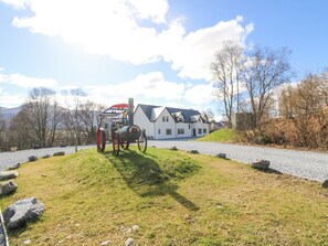 Property grounds - Macgregor Ranch (Spean Bridge)