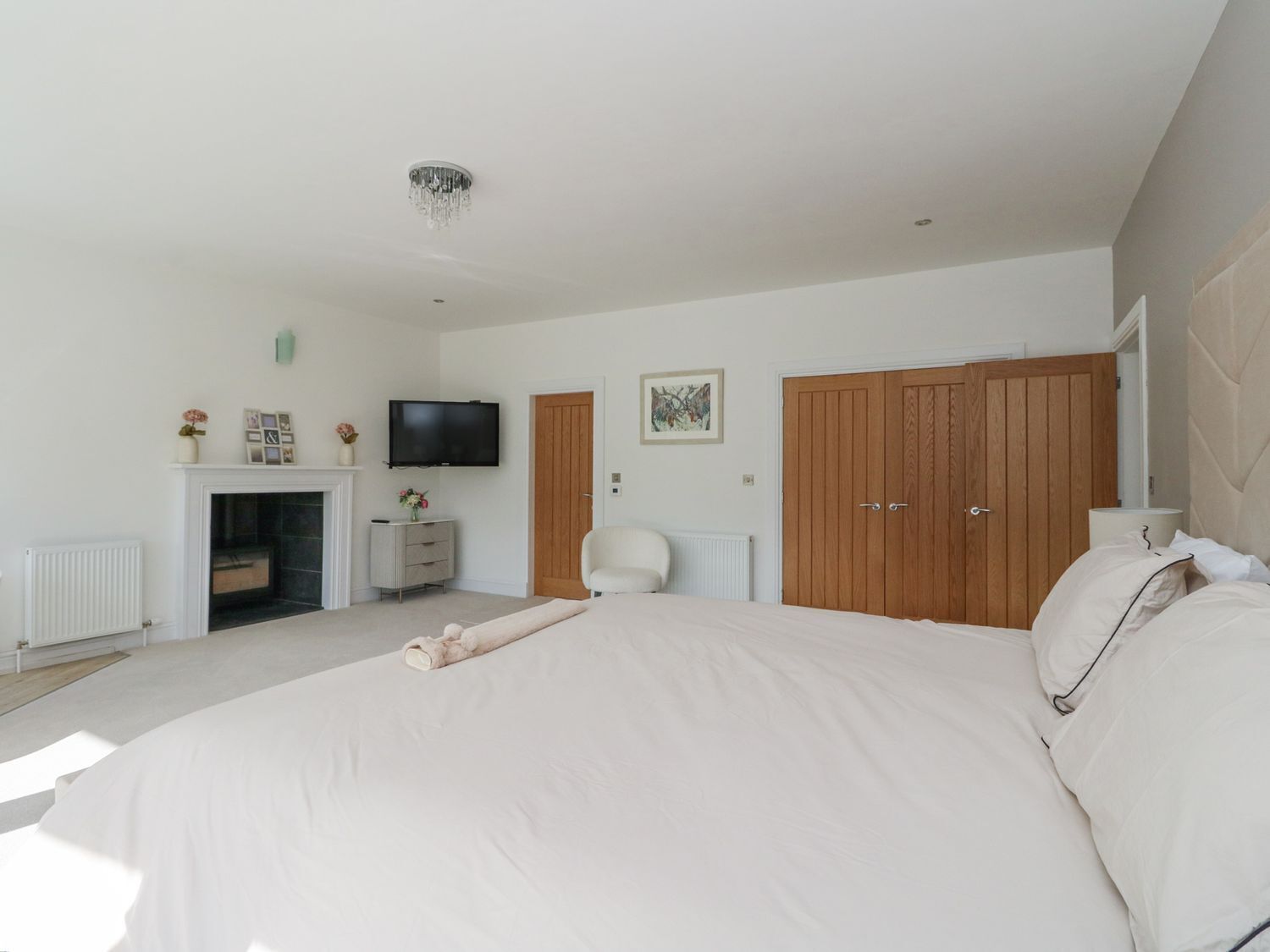 5 bedrooms, individually decorated, individually furnished, free WiFi