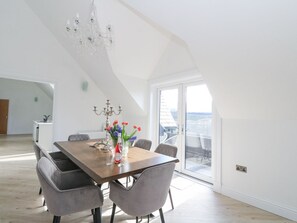 Dining - Macgregor Ranch (Spean Bridge)