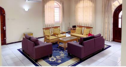 Paramaribo Villa Near Vibrant District. Kitchen Household Service Included!