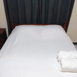 4 bedrooms, iron/ironing board, free WiFi, bed sheets