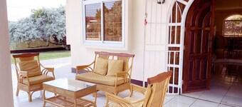 Paramaribo Villa Near Vibrant District. Kitchen Household Service Included!