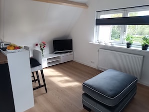 Smart TV - Lovely new apartment, complete tranquility just 15 minutes from Amsterdam (Kortenhoef)