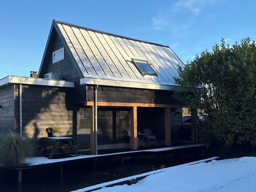 Lovely new apartment, complete tranquility just 15 minutes from Amsterdam