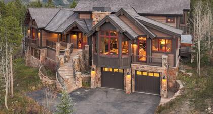 Summit Serenity: Pup-Friendly! Hot Tub, Private Shuttle, One Ski Hill Access