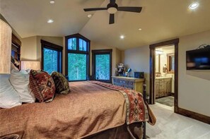 5 bedrooms, iron/ironing board, WiFi, bed sheets