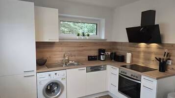 Oven, stovetop, dishwasher