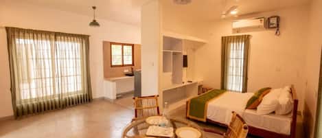 Studio | In-room dining