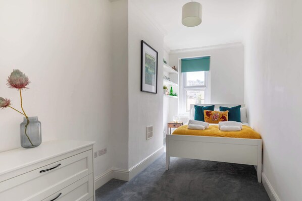 2 室のベッドルーム、アイロン / アイロン台、インターネット、ベッドシーツ