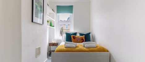 2 bedrooms, iron/ironing board, Internet, bed sheets