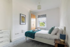 Room - Refurbished Modern 2BD Flat, Lower Oldfield Park (Bath and North East Somerset)
