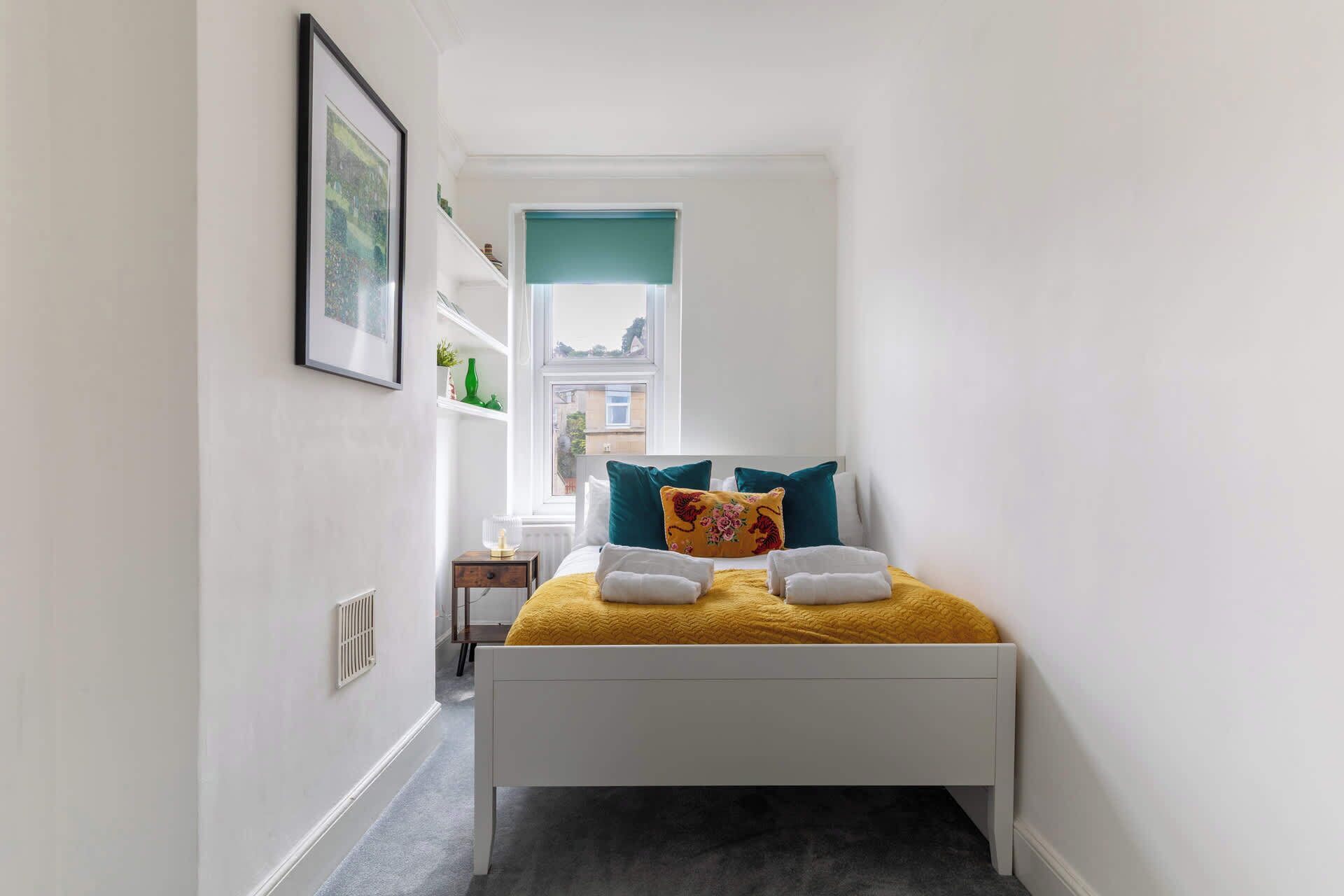 2 bedrooms, iron/ironing board, Internet, bed sheets
